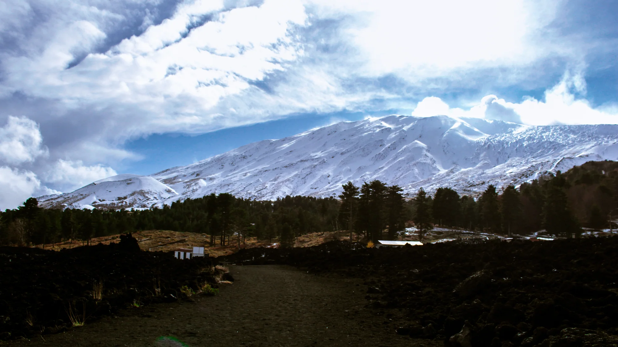 Versant nord enneigé de l’Etna depuis Piano Provenzana