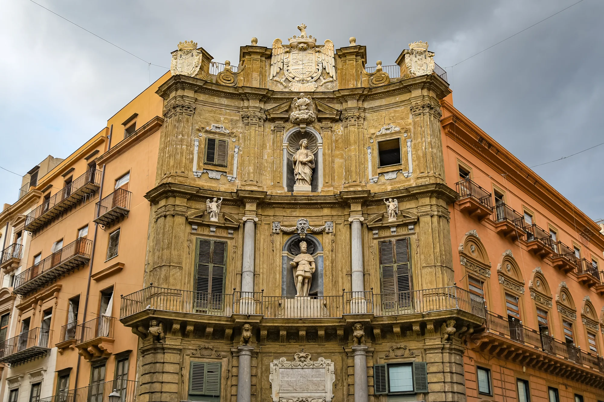 Une façade baroque des Quattro Canti à Palerme