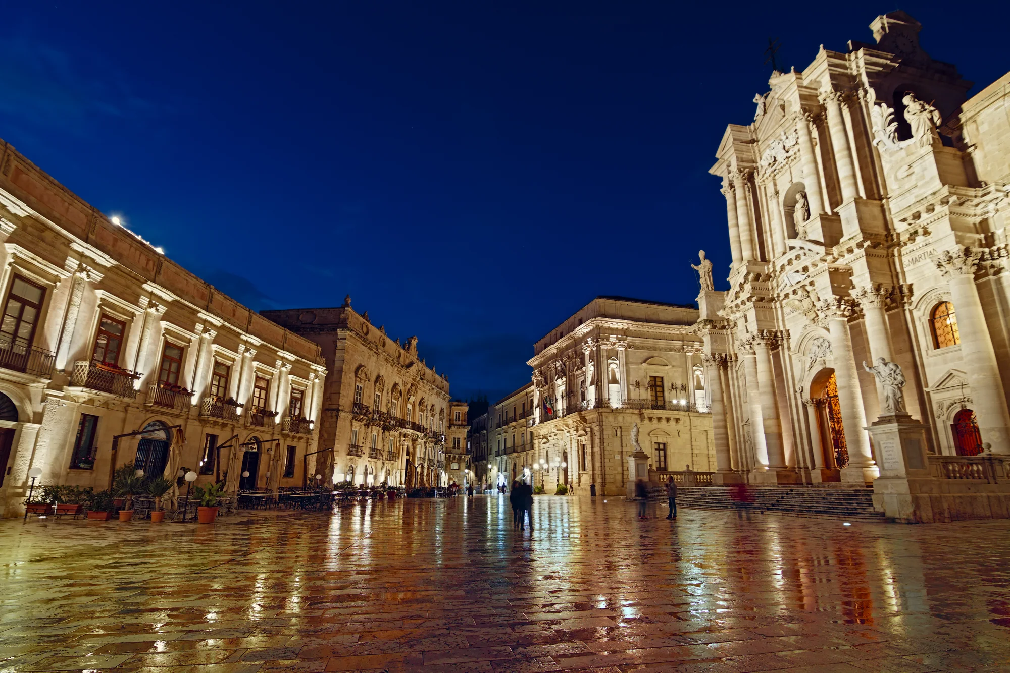 Piazza Duomo et cathédrale de Syracuse à l’heure bleue