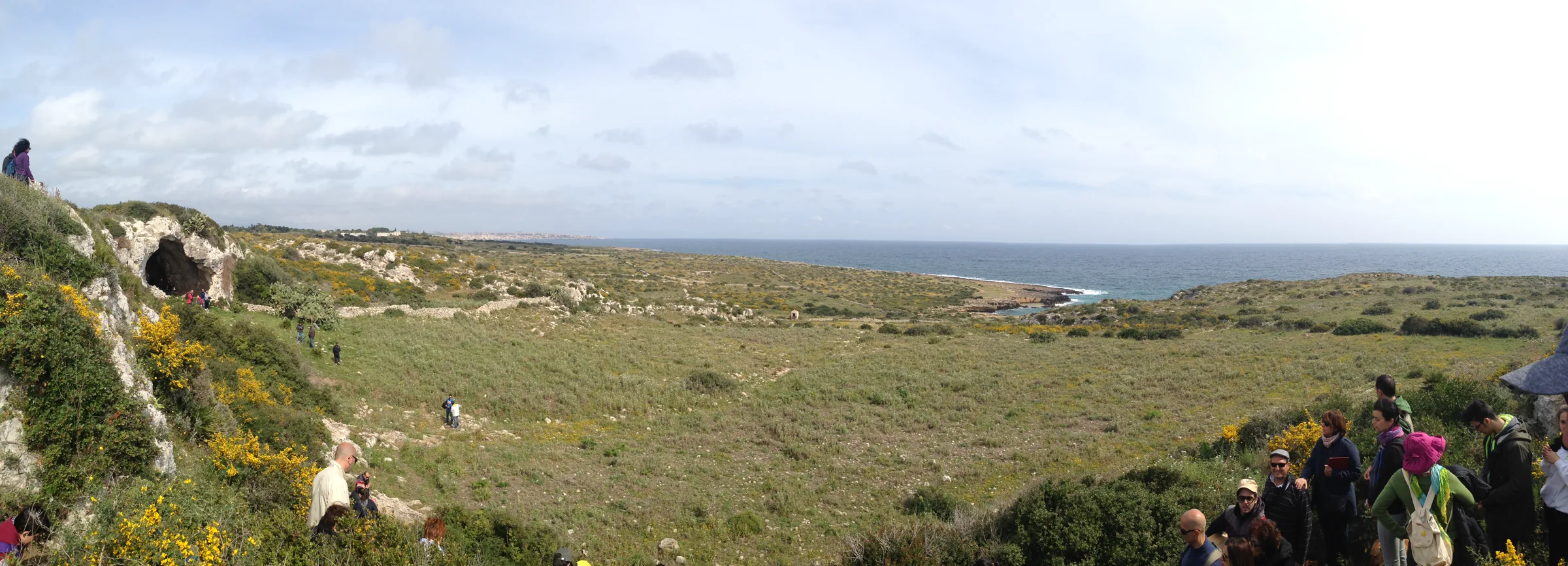 Côte rocheuse et mer dans le secteur de la Pillirina au Plemmirio